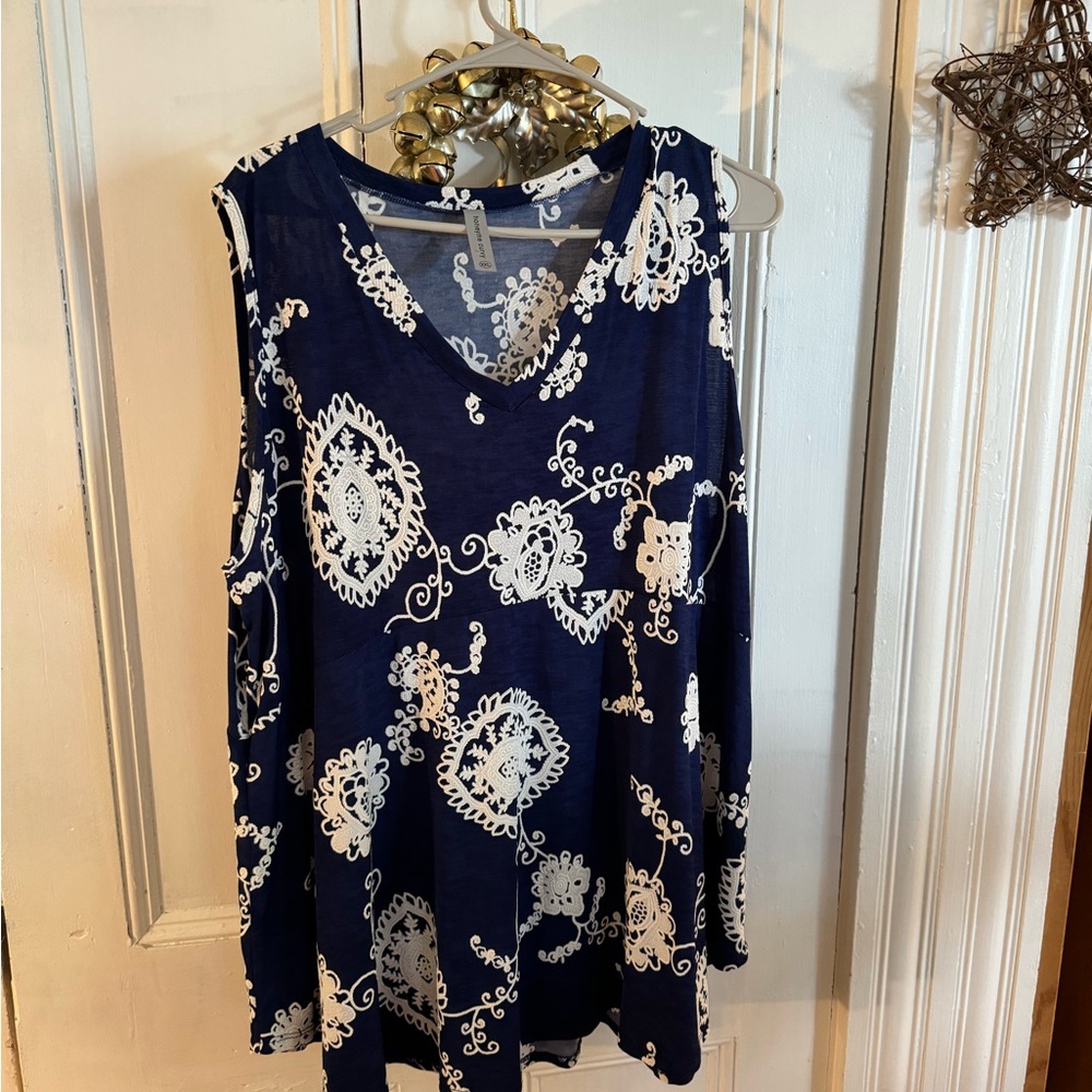 Plus women’s sleeveless cxl top